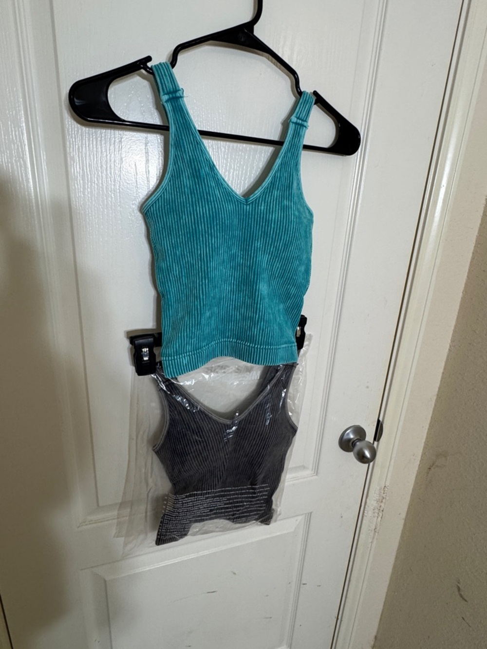 Zenana Ribbed Mineral Wash Cropped Tank Top Bundle Seamless V-Neck Brami S/M - Picture 3 of 8